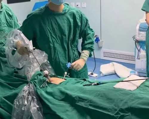 去香港验血要花多少钱啊,26岁会输卵管堵塞吗？是不是备孕很难？